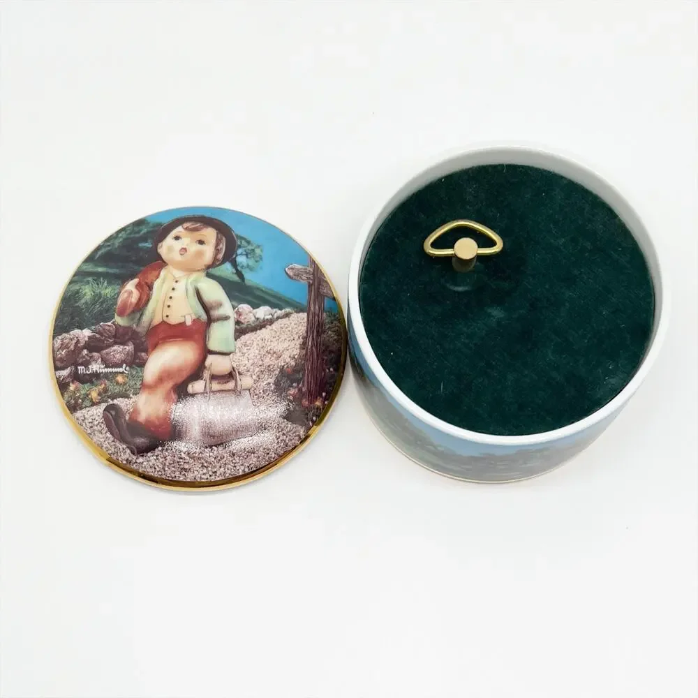 Vintage 1993 M.I. Hummel & Danbury Mint Music Box Collection Merry Wanderer
